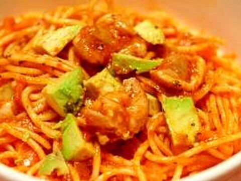 アボカド・チキントマトソースパスタ